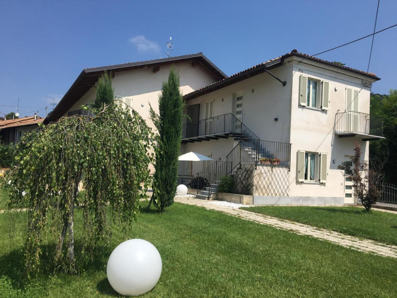 Home Holiday "Da Mamma" Alba  Bagian luar foto