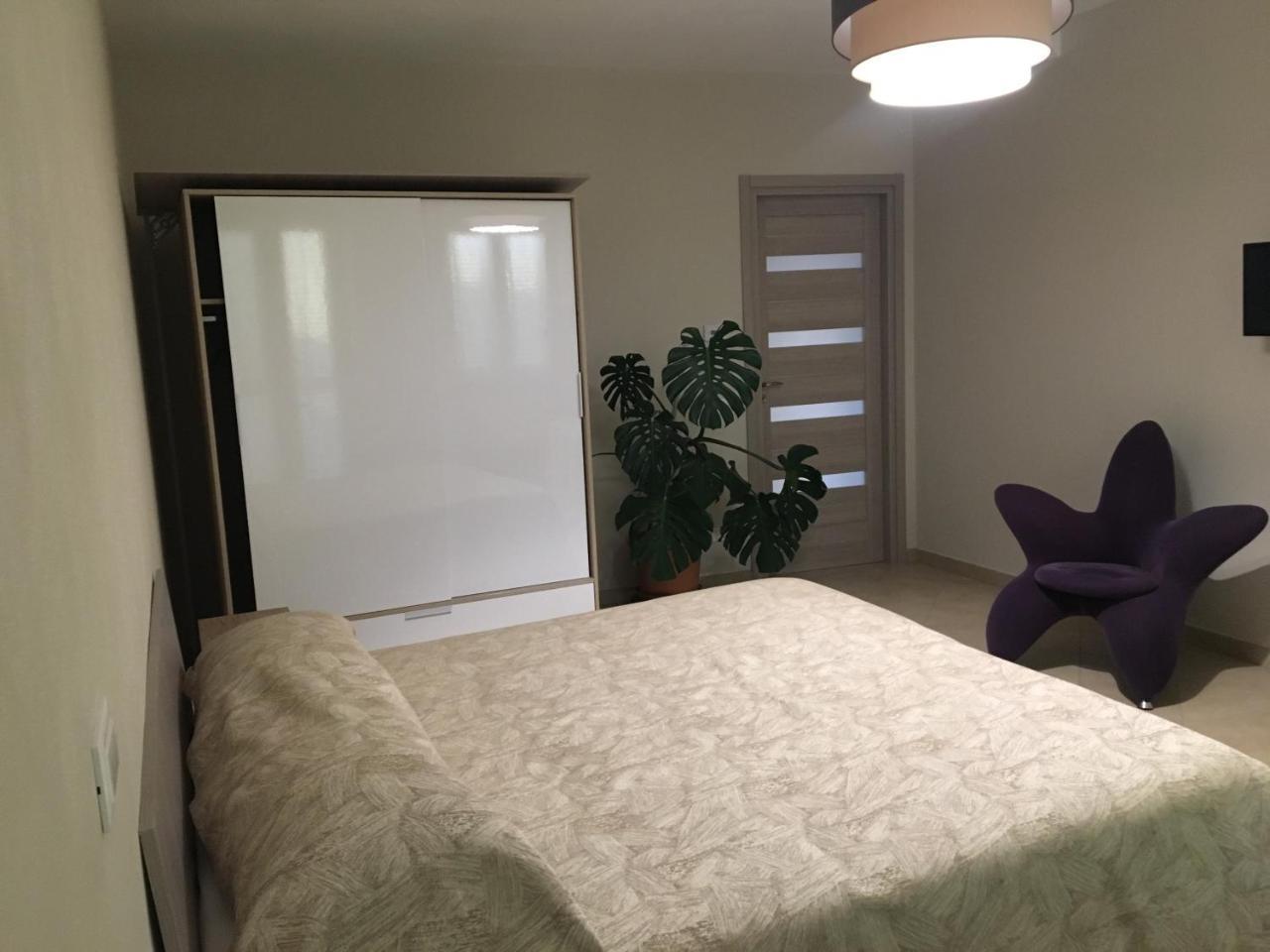 Home Holiday "Da Mamma" Alba  Bagian luar foto