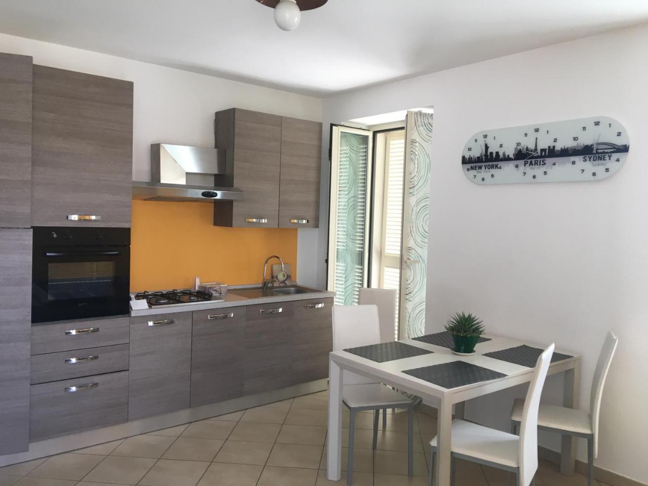 Home Holiday "Da Mamma" Alba  Bagian luar foto